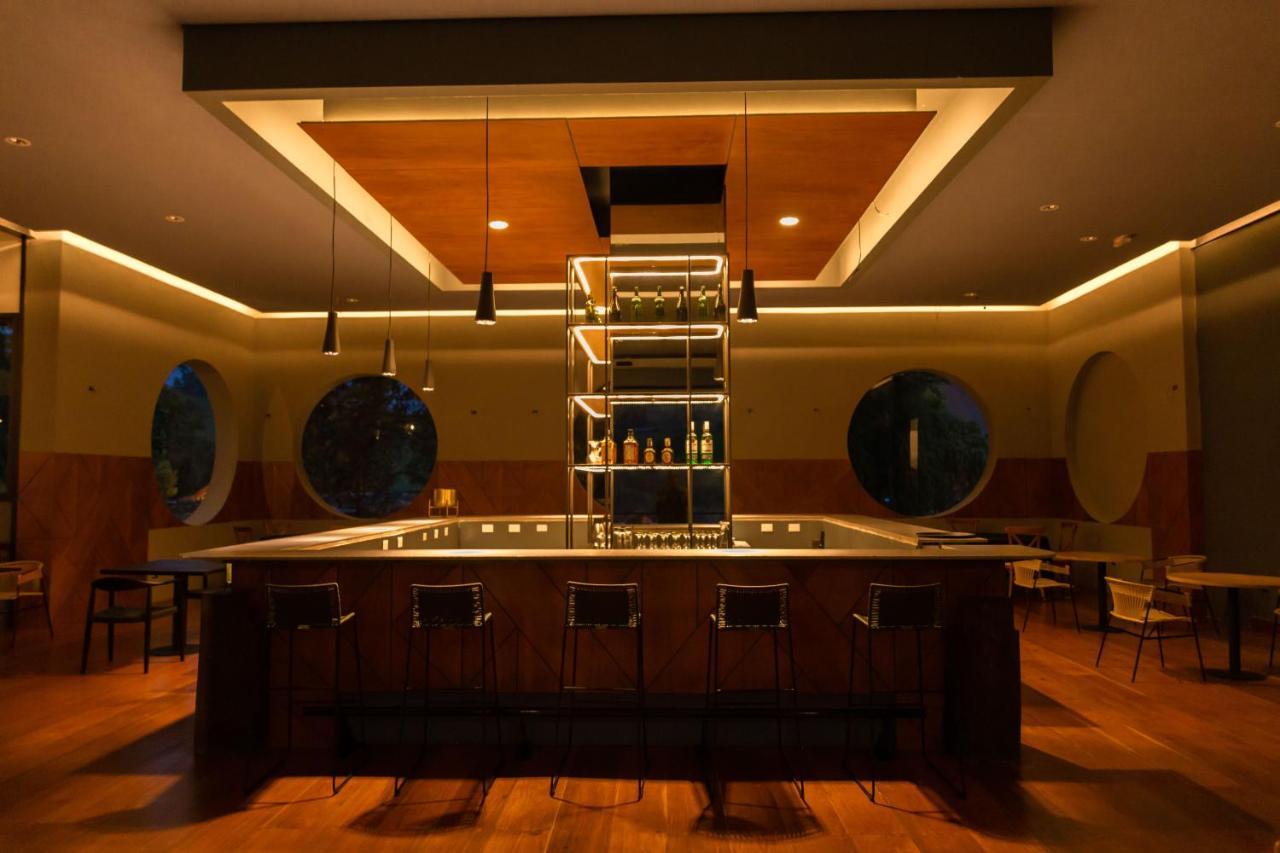 Termales El Otono Hotel Manizales Bagian luar foto The bar at the 2012-opened lounge