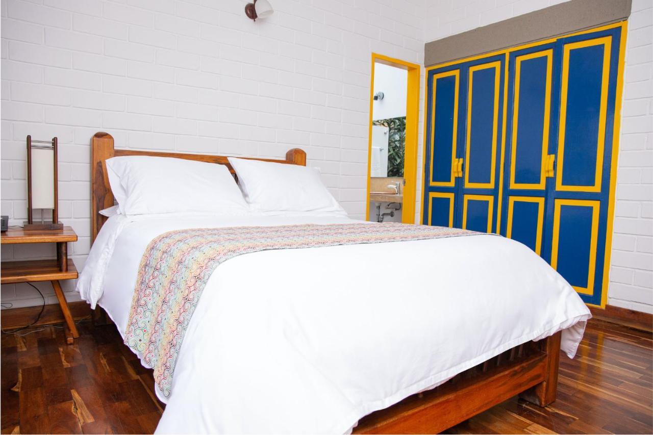 Termales El Otono Hotel Manizales Bagian luar foto A bedroom at the hotel
