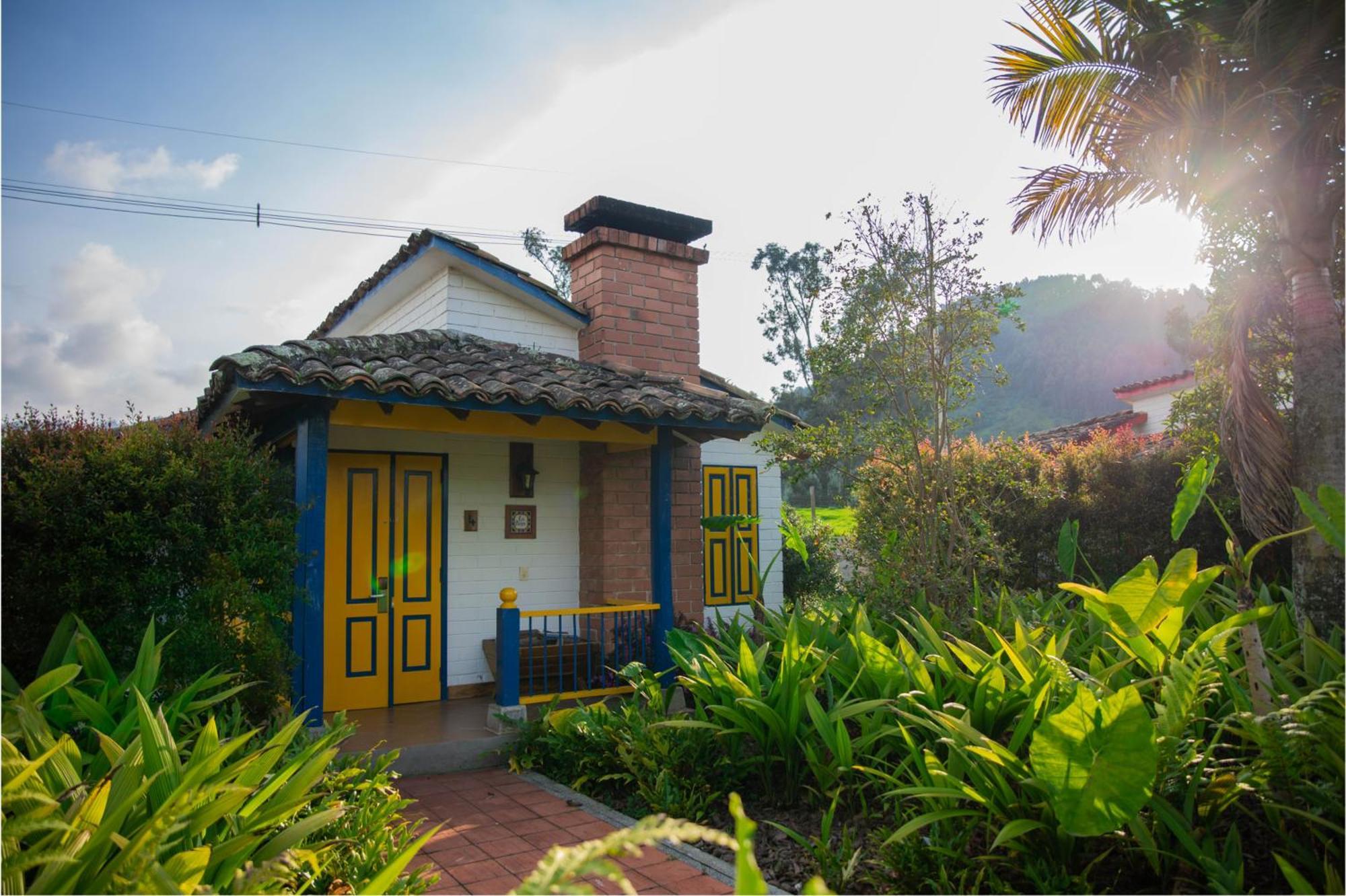 Termales El Otono Hotel Manizales Bagian luar foto A house in El Peñón