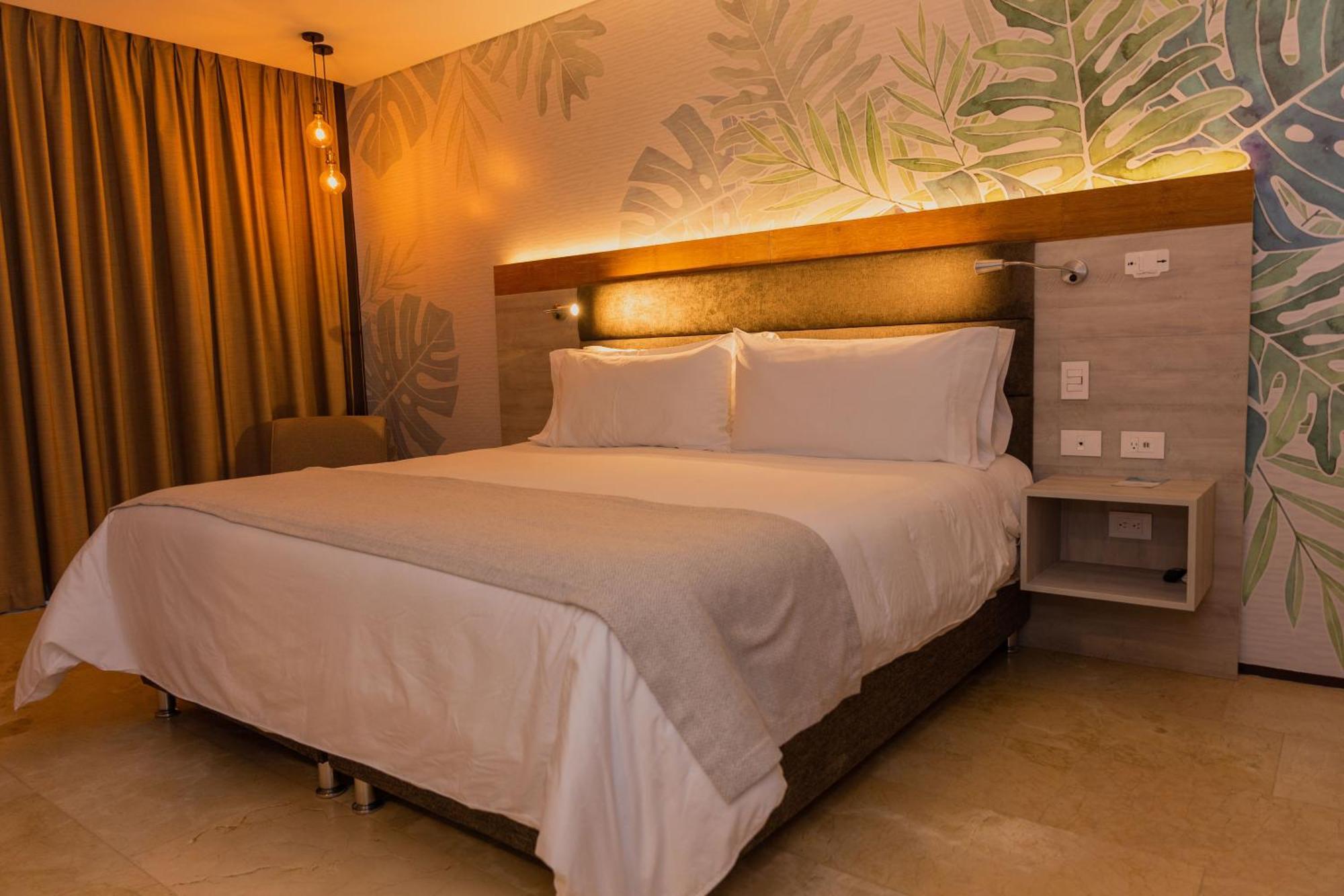 Termales El Otono Hotel Manizales Bagian luar foto A bedroom at the hotel