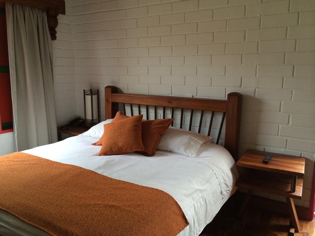 Termales El Otono Hotel Manizales Bagian luar foto A bedroom at the hotel