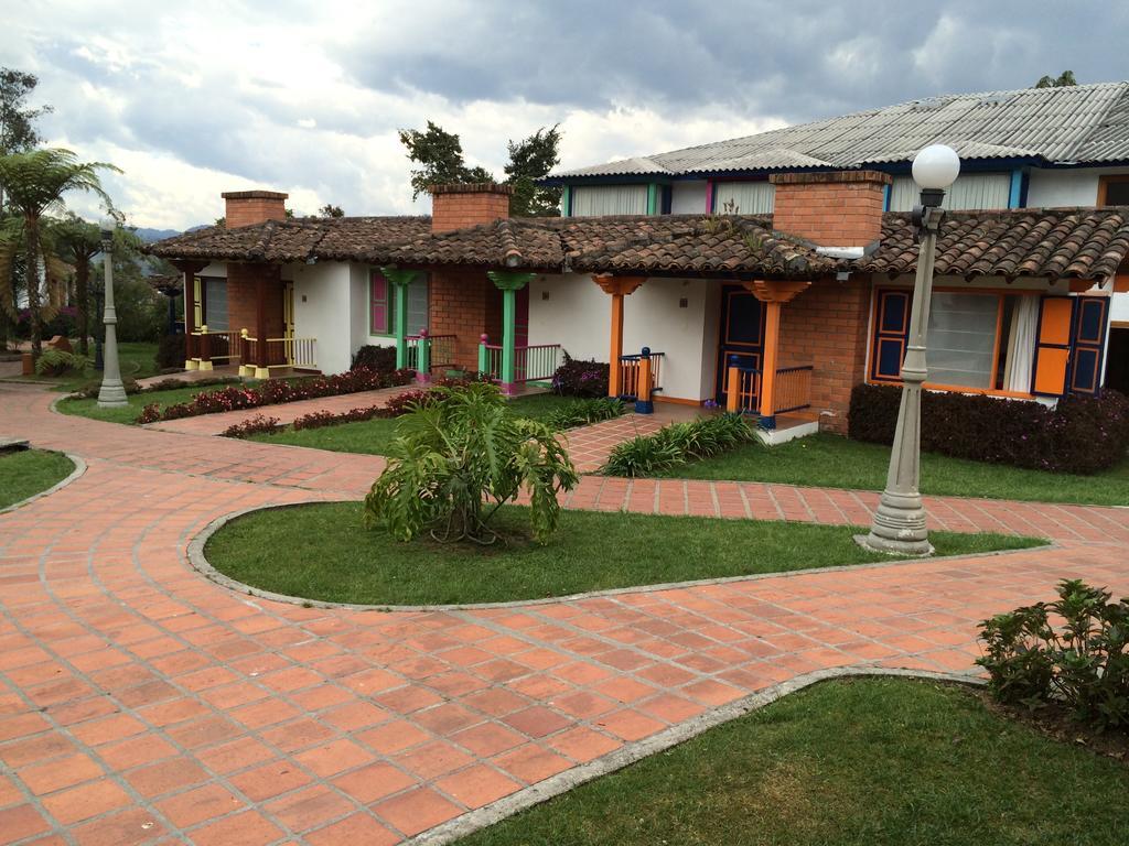 Termales El Otono Hotel Manizales Bagian luar foto View of the Hacienda Santa Bárbara