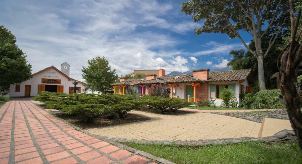 Termales El Otono Hotel Manizales Bagian luar foto View of the Hacienda Santa Bárbara